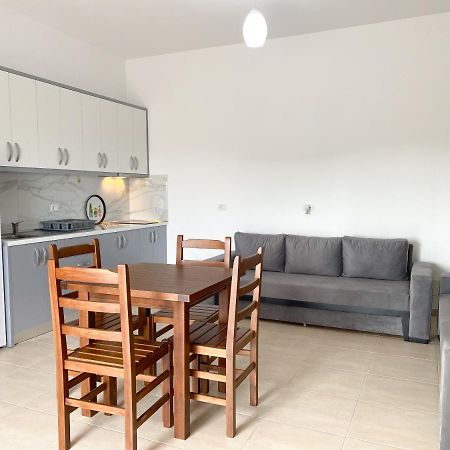 Family Apartments Himara Екстериор снимка