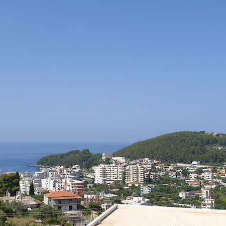 Family Apartments Himara Екстериор снимка