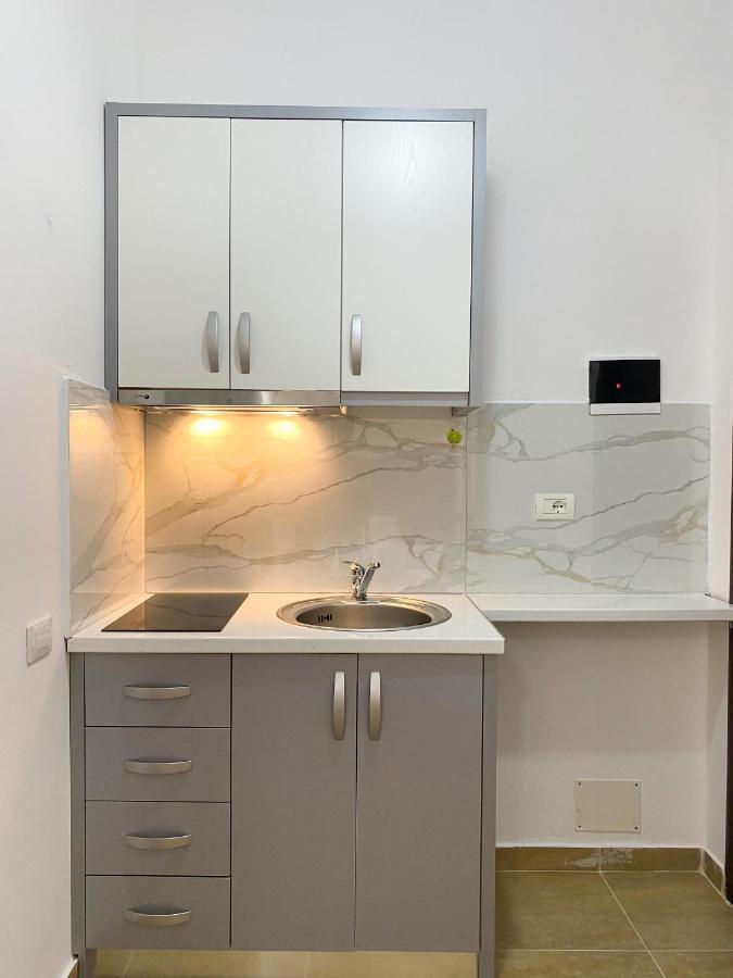 Family Apartments Himara Екстериор снимка