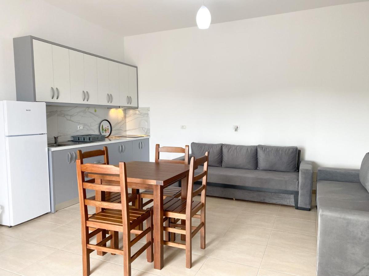 Family Apartments Himara Екстериор снимка