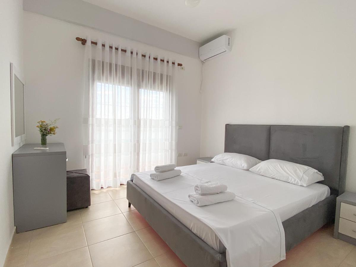 Family Apartments Himara Екстериор снимка