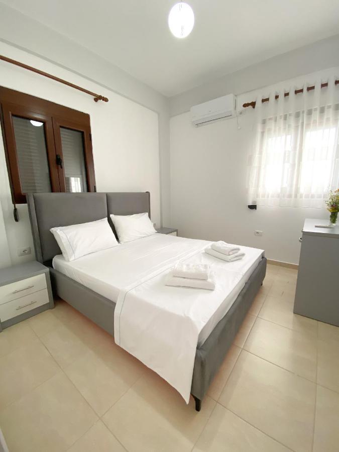 Family Apartments Himara Екстериор снимка