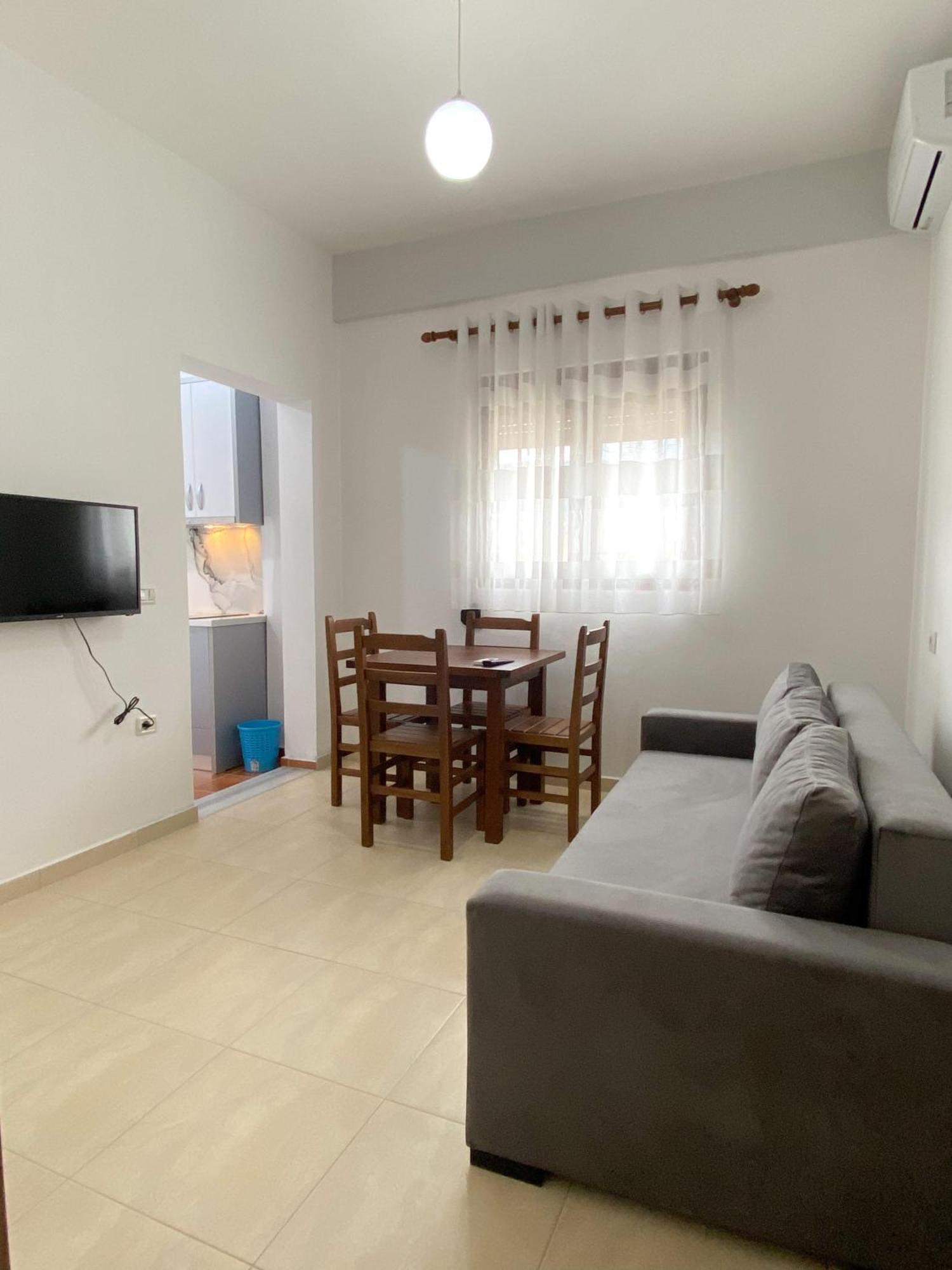 Family Apartments Himara Екстериор снимка