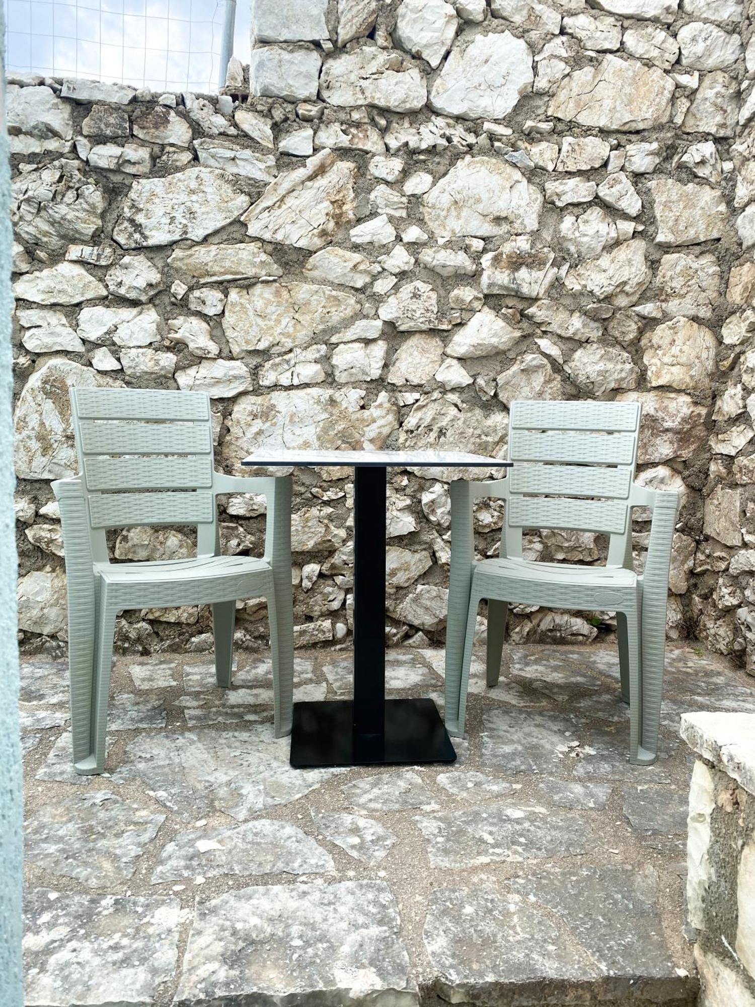 Family Apartments Himara Екстериор снимка